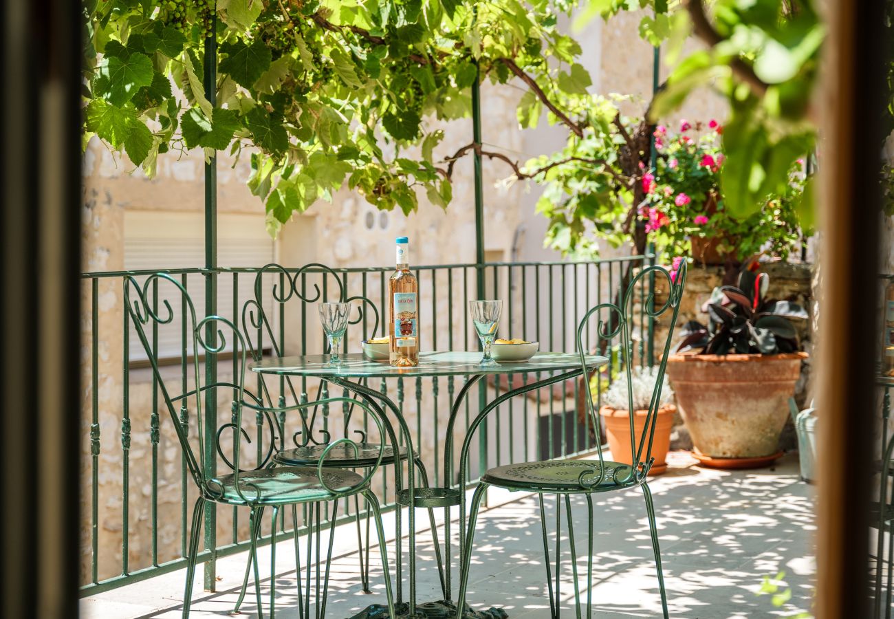 Apartment in Tourrettes-sur-Loup - APT LA FONTAINE