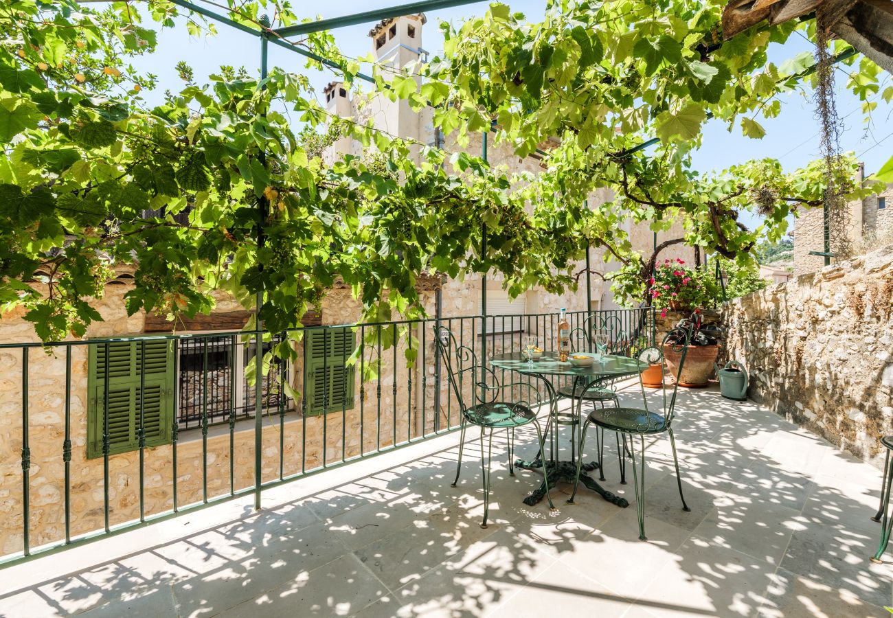 Apartment in Tourrettes-sur-Loup - APT LA FONTAINE