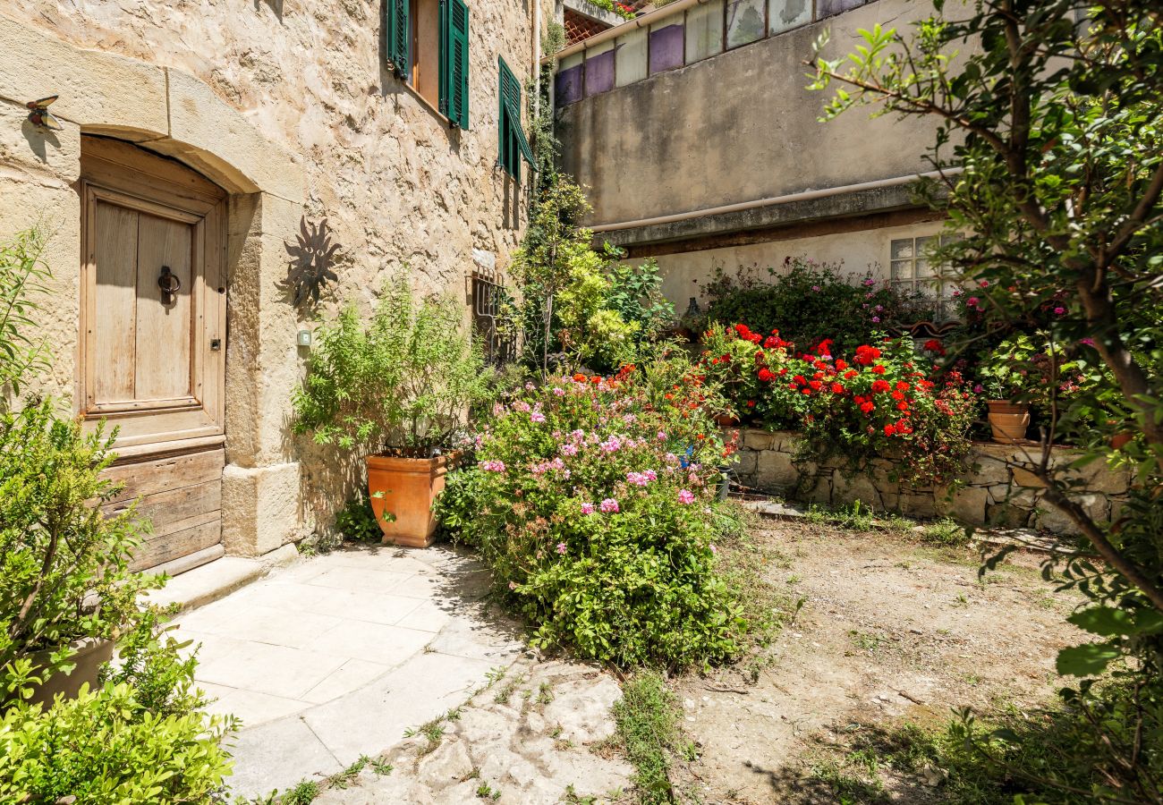 Apartment in Tourrettes-sur-Loup - APT LA FONTAINE