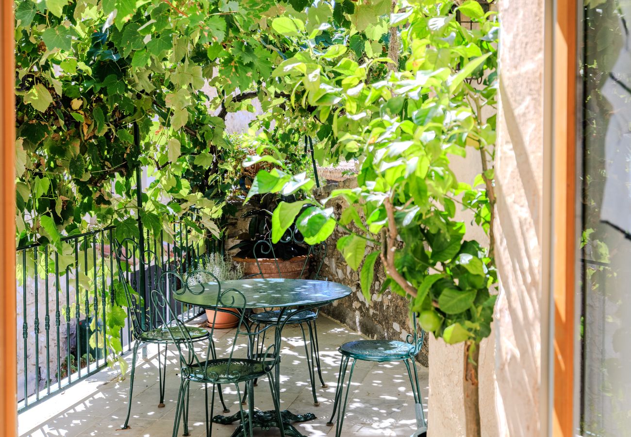 Apartment in Tourrettes-sur-Loup - APT LA FONTAINE