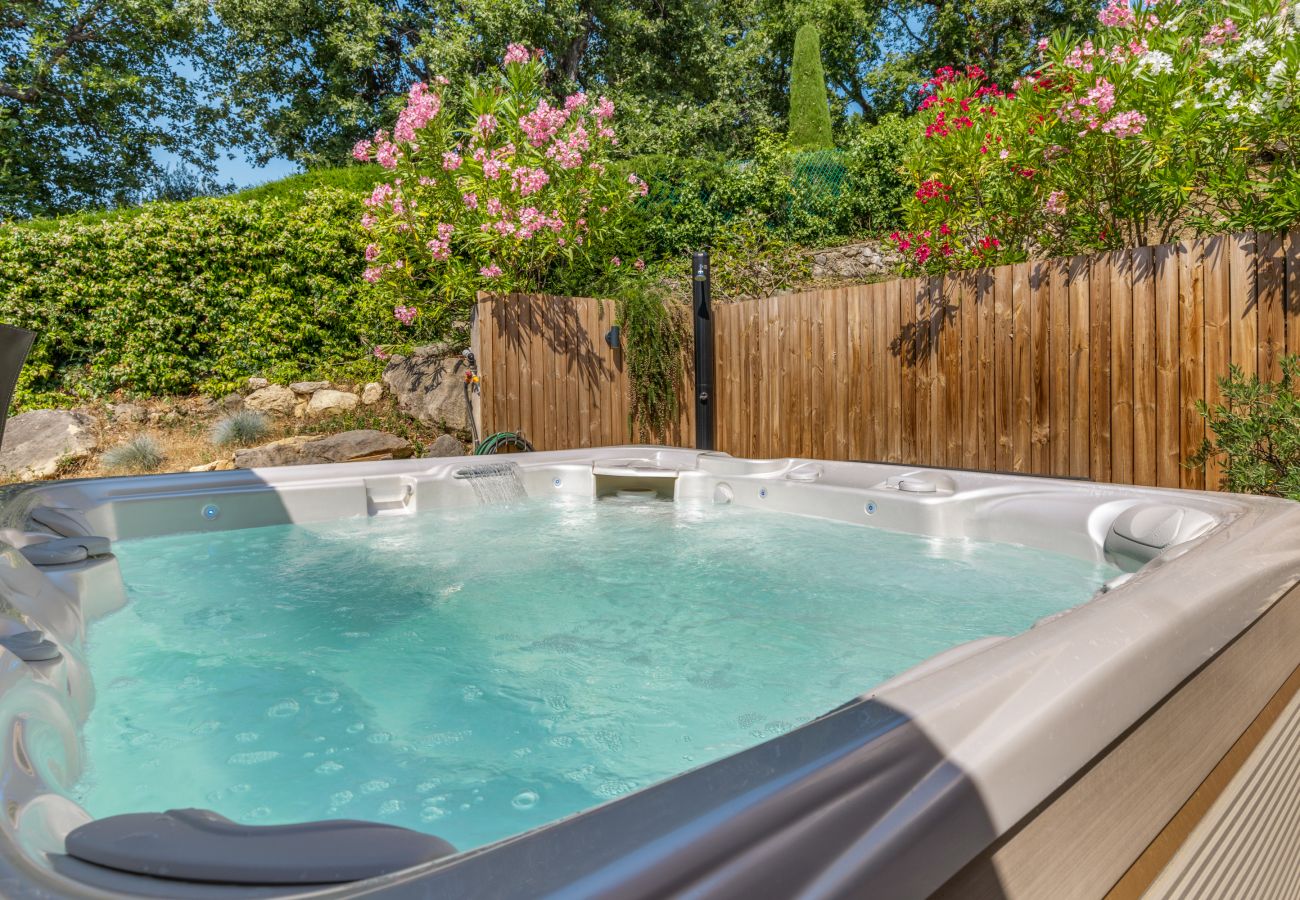 Villa in Tourrettes-sur-Loup - VILLA DU ROUCASSET