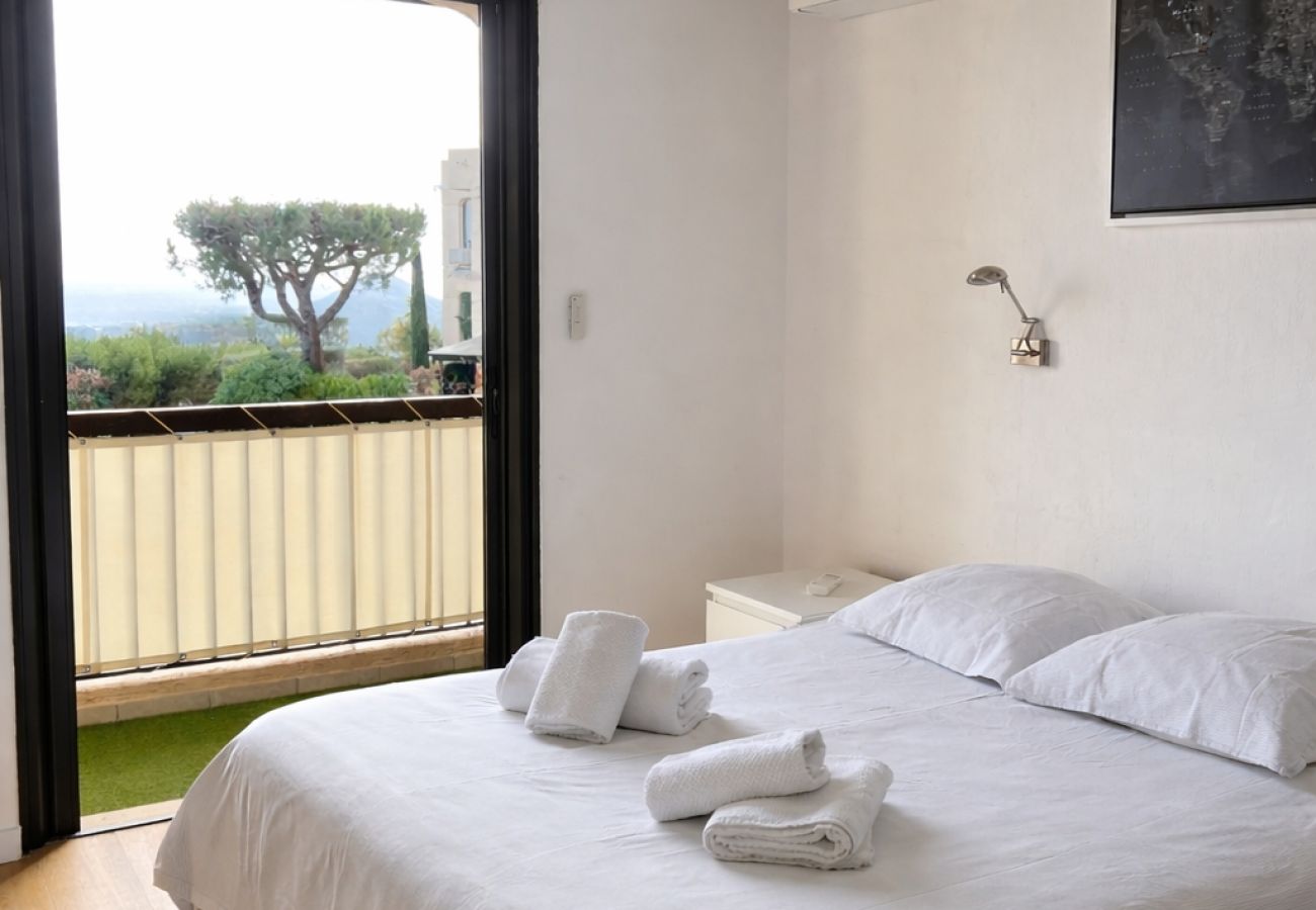 Apartment in Mandelieu-la-Napoule - APT LES ECRIVAINS