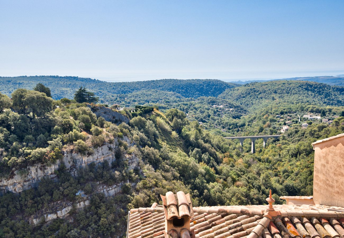 Apartment in Tourrettes-sur-Loup - APT LE NID