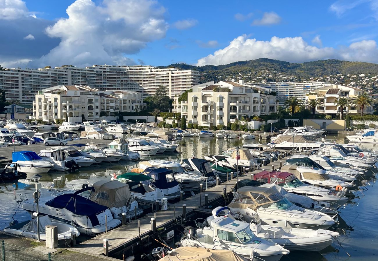 Apartment in Mandelieu-la-Napoule - APT LE MASTERS