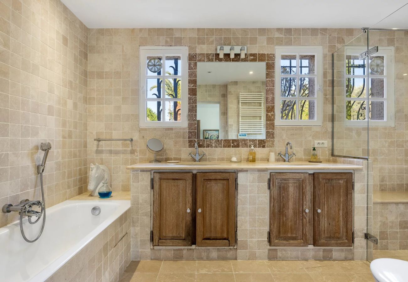 Villa in Tourrettes-sur-Loup - VILLA LES BERGUIERES