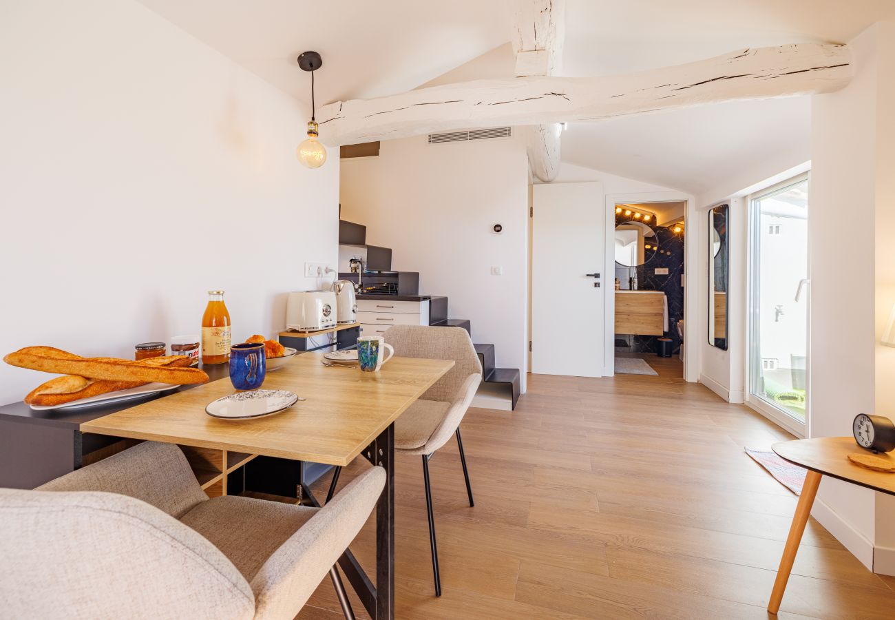 Apartment in Tourrettes-sur-Loup - APT LE FRENE