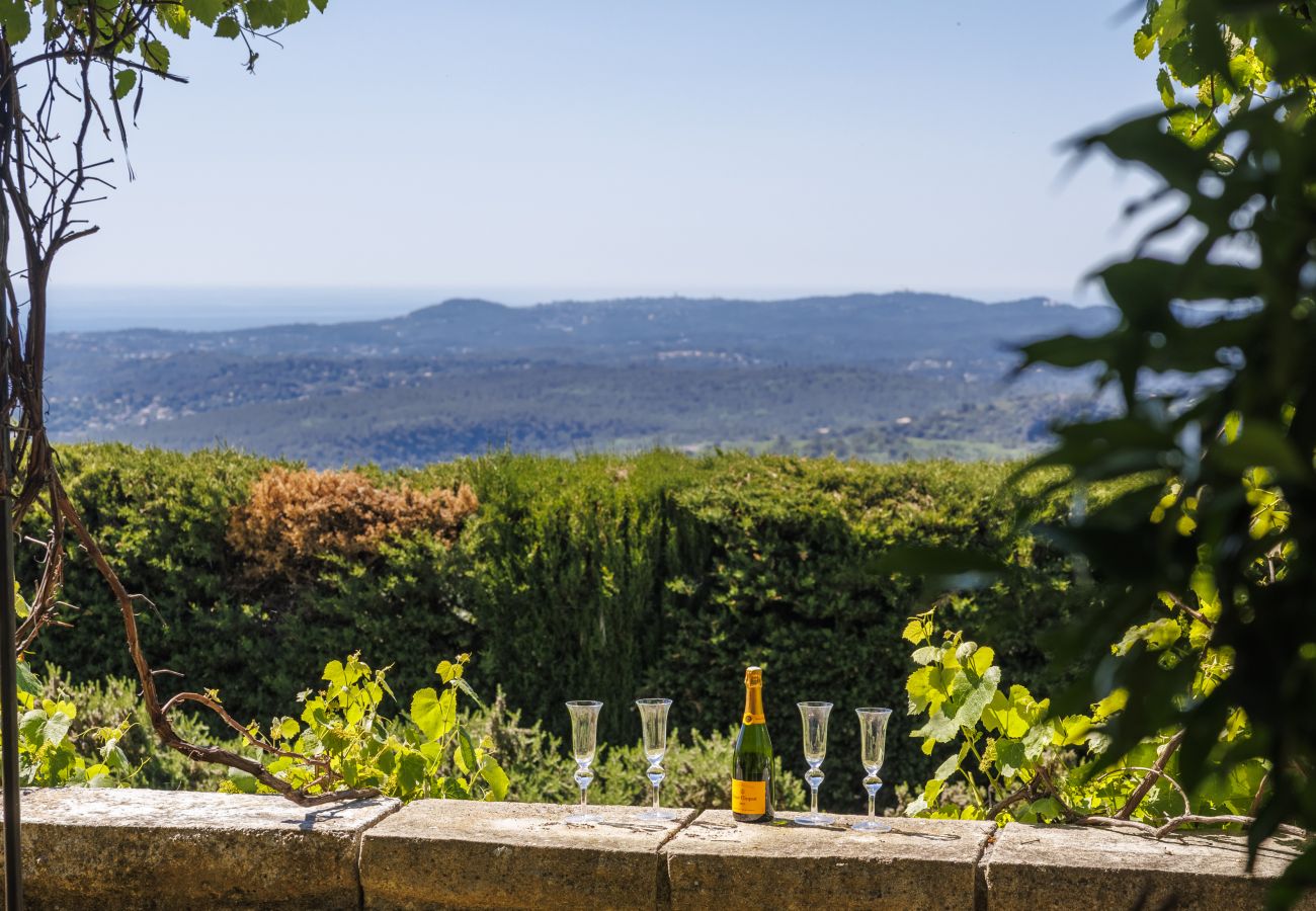 Villa in Tourrettes-sur-Loup - LE PRE NEUF
