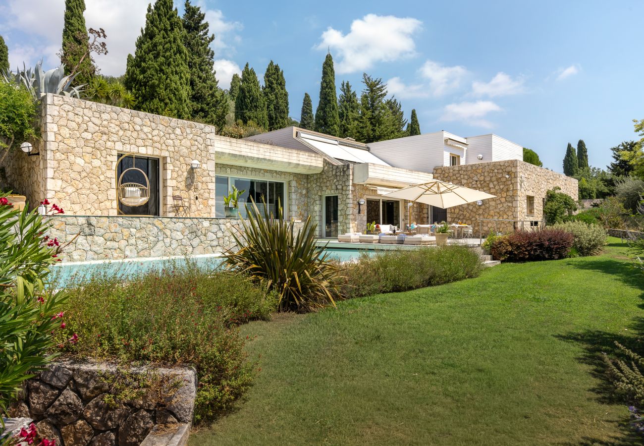 Villa in Grasse - CASA PIEDRA