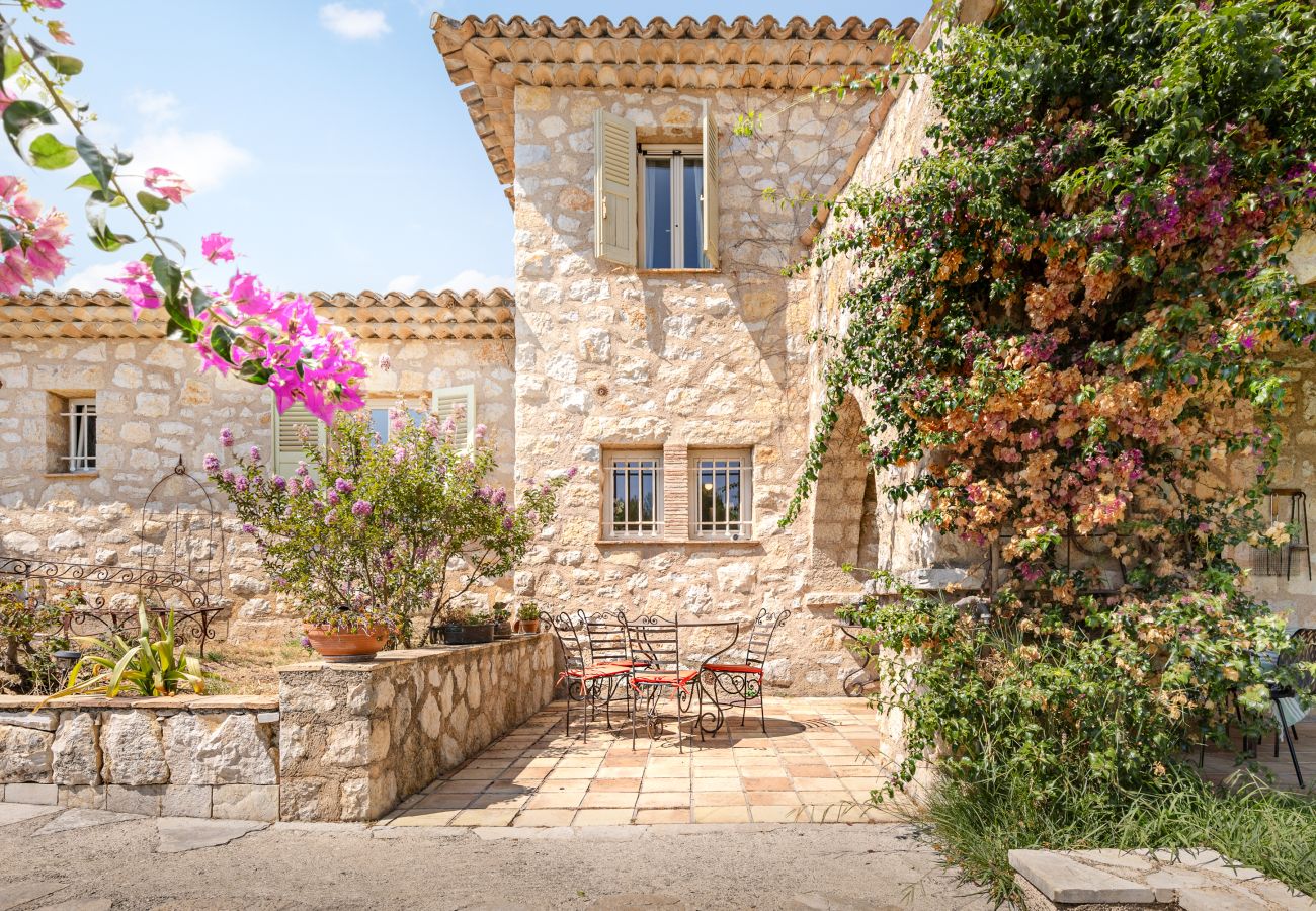 Villa in Tourrettes-sur-Loup - VILLA LES CADENASSES