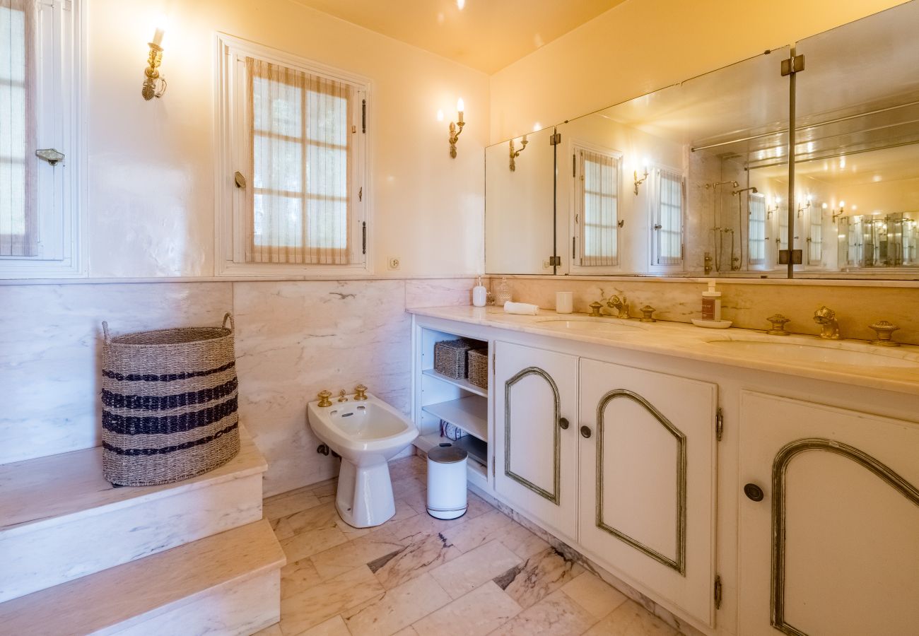 Villa in Tourrettes-sur-Loup - LA ROCHE D'OR