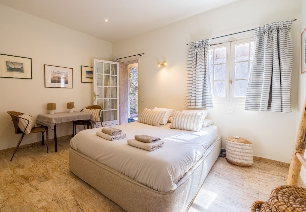 Villa in Tourrettes-sur-Loup - LA ROCHE D'OR