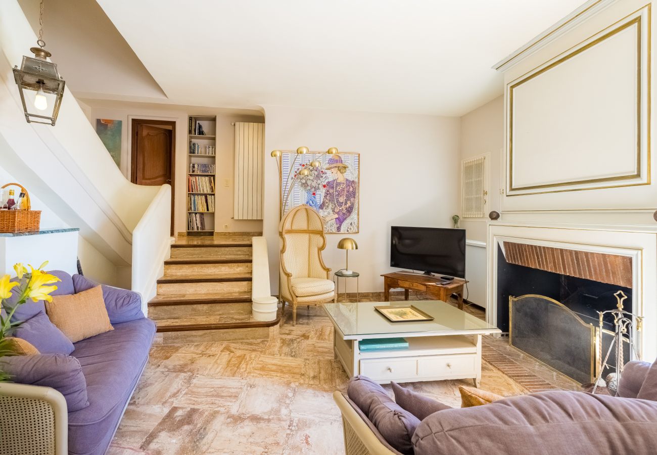 Villa in Tourrettes-sur-Loup - LA ROCHE D'OR