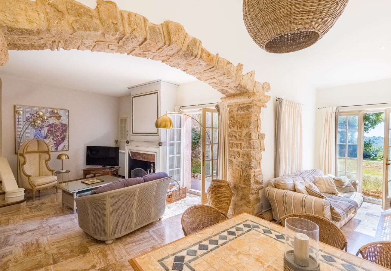 Villa in Tourrettes-sur-Loup - LA ROCHE D'OR