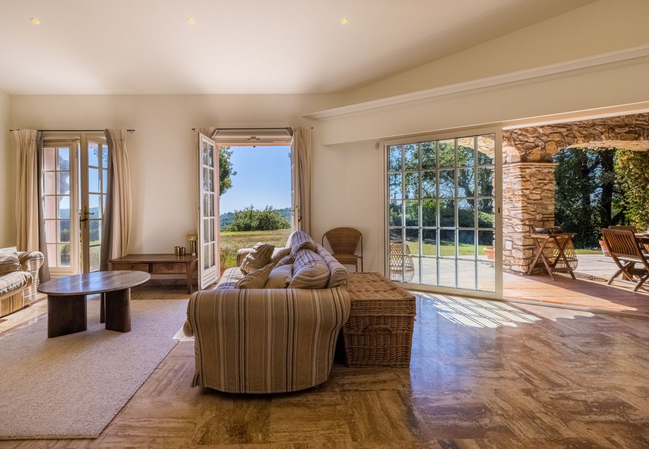 Villa in Tourrettes-sur-Loup - LA ROCHE D'OR