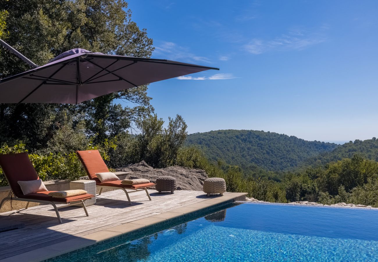 Villa in Tourrettes-sur-Loup - LA ROCHE D'OR