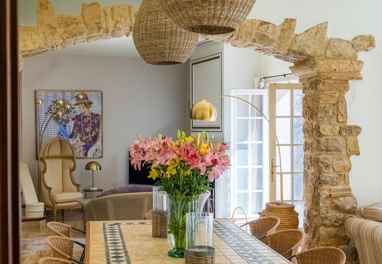 Villa in Tourrettes-sur-Loup - LA ROCHE D'OR