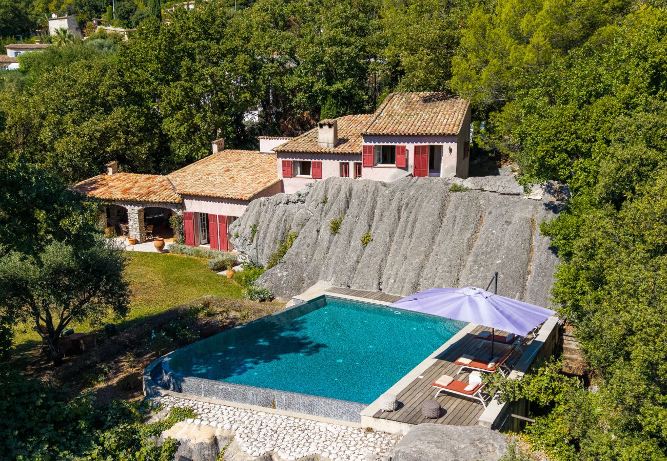 Villa in Tourrettes-sur-Loup - LA ROCHE D'OR