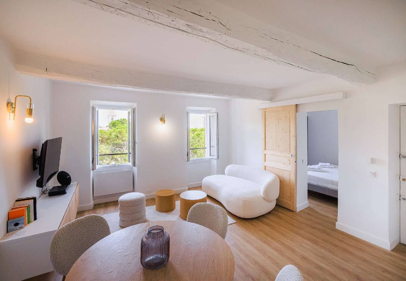 Appartement à Tourrettes-sur-Loup - APT LIBERATION