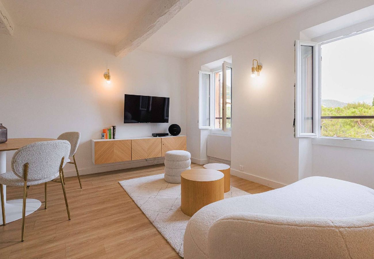 Appartement à Tourrettes-sur-Loup - APT LIBERATION