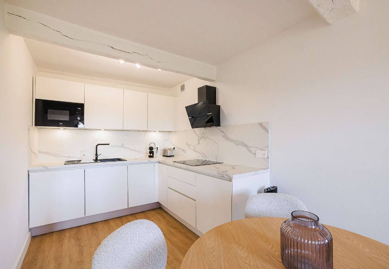 Appartement à Tourrettes-sur-Loup - APT LIBERATION