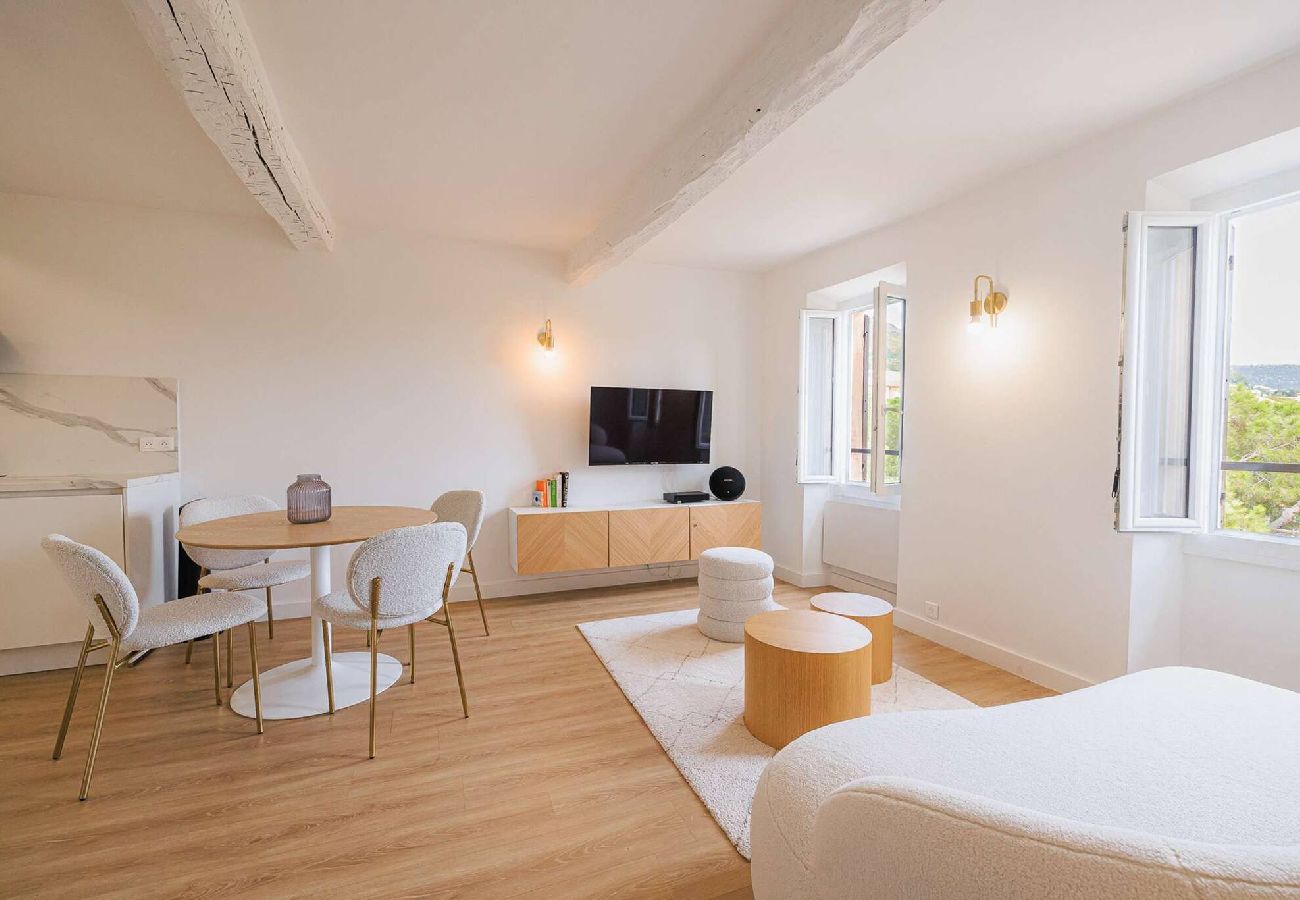 Appartement à Tourrettes-sur-Loup - APT LIBERATION