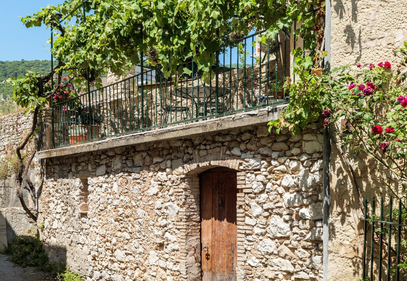Appartement à Tourrettes-sur-Loup - APT LA FONTAINE