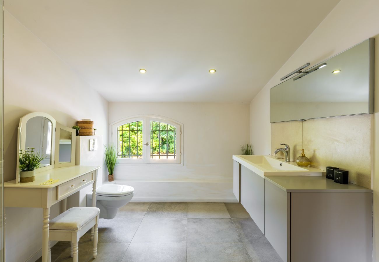 Maison à Roquefort-les-Pins - VILLA MAZAL