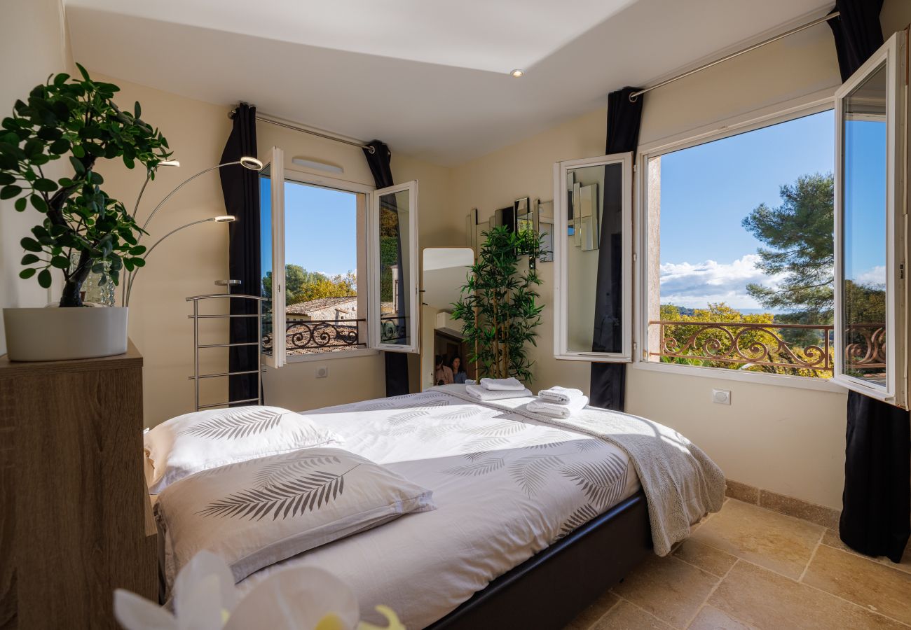 Villa à Tourrettes-sur-Loup - VILLA DU ROUCASSET