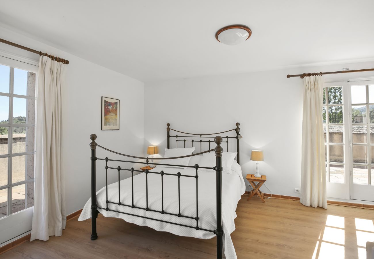 Villa à Tourrettes-sur-Loup - VILLA LES BERGUIERES