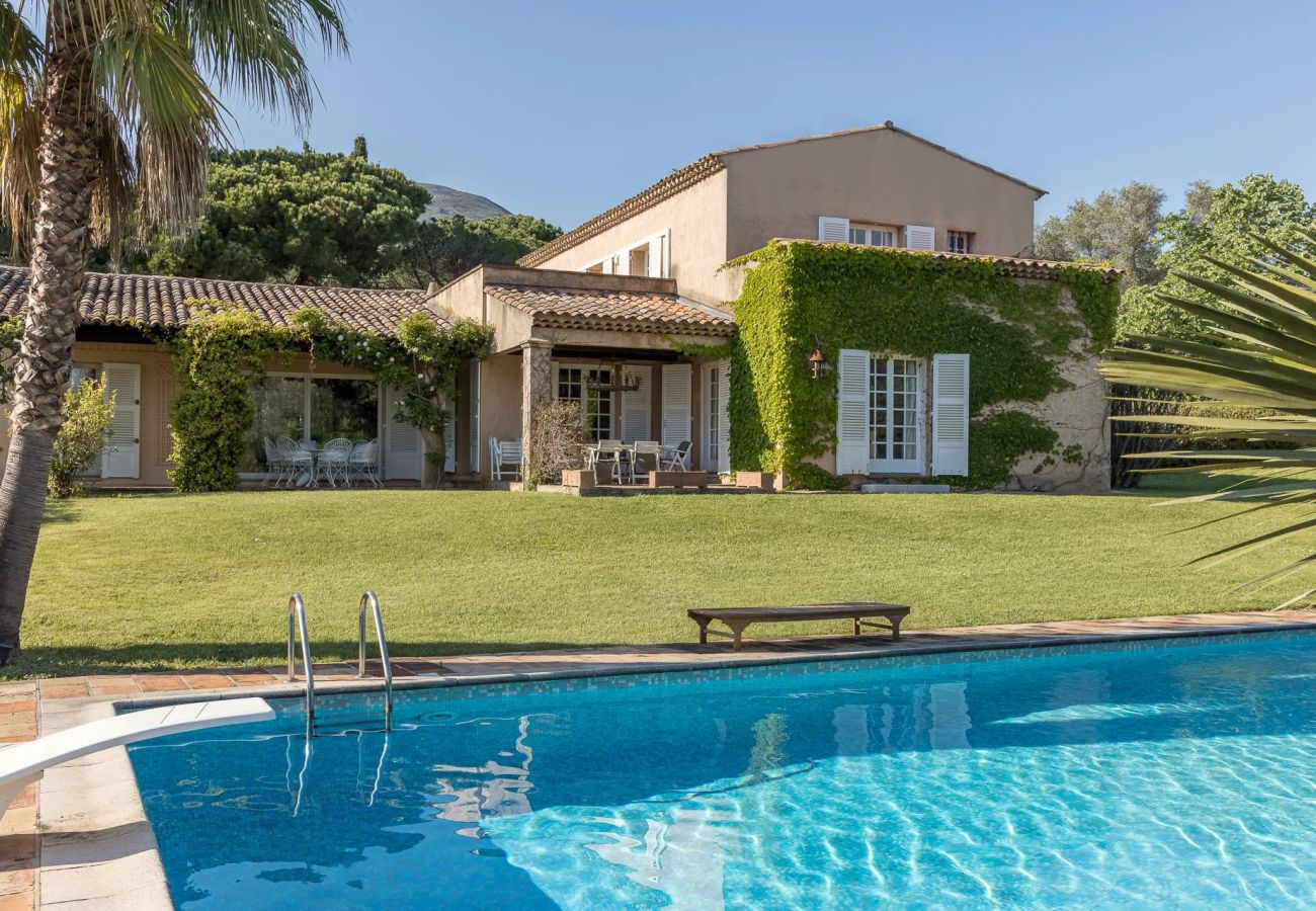 Villa à Tourrettes-sur-Loup - VILLA LES BERGUIERES
